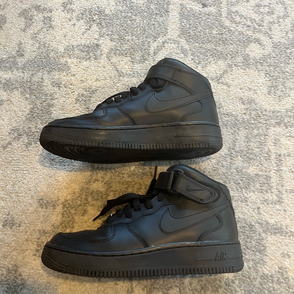 Nike Air Force 1 Mid LE "Black" Grade School Boys' Shoe